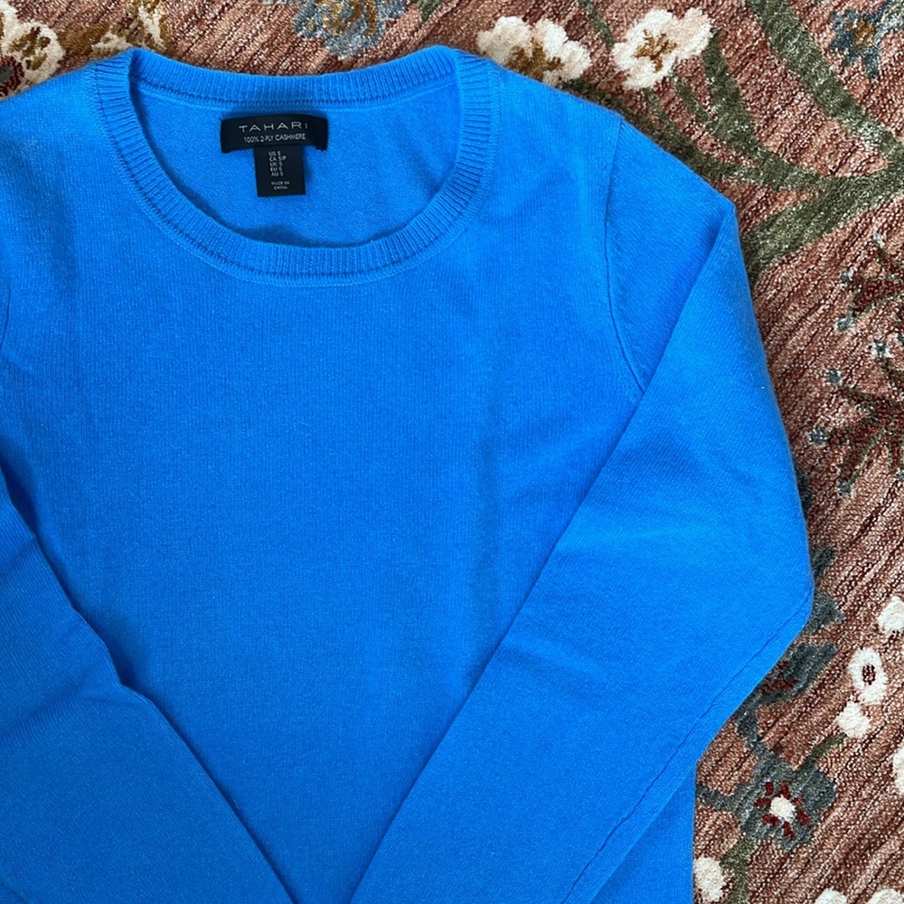 Women’s Cashmere Blue Sweater - Picture 2 of 3